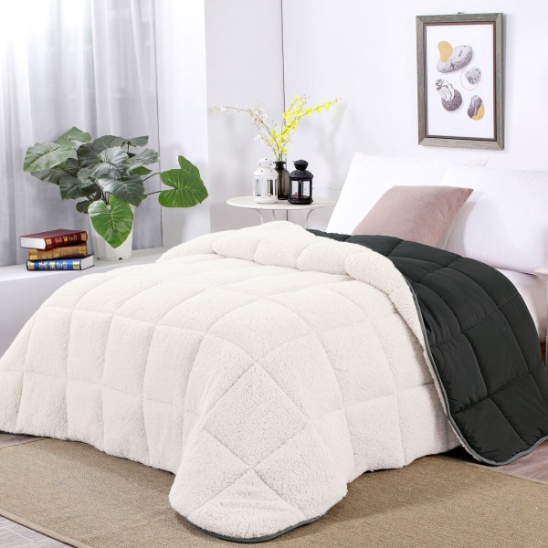 v442-kit-comforter-sherpafleece-charcoal-ds-173512-00